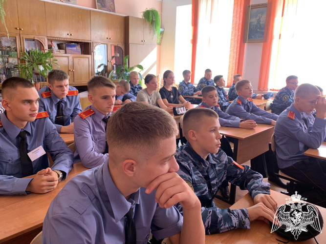Сотрудник Росгвардии провел для брянских кадет Урок мужества