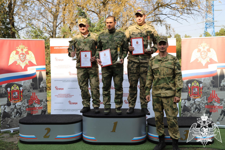Брянские росгвардейцы стали чемпионами Центрального округа по летнему офицерскому троеборью 