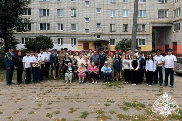 Росгвардейцы поздравили ветеранов Великой Отечественной войны с Днём города