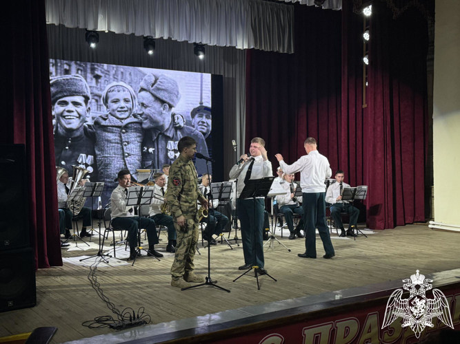 Военный оркестр Управления Росгвардии дал концерт в честь Дня народного единства