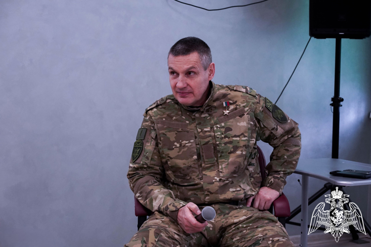 Герой России Андрей Фроленков ответил на вопросы брянских школьников
