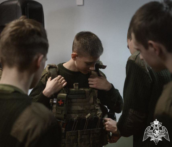 На базе ОМОН «Арсенал» прошёл день открытых дверей для школьников