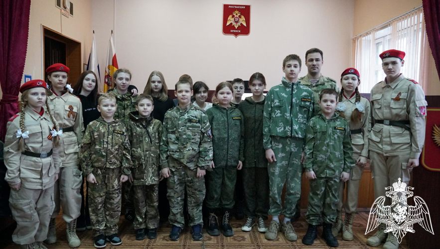 Воспитанники «Гвардейской смены» побывали в Управлении Росгвардии по Брянской области