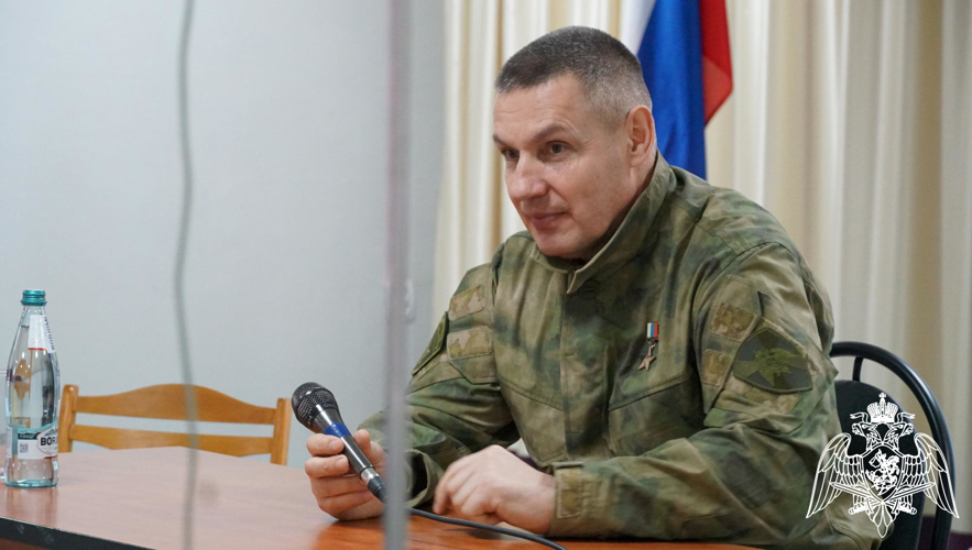 Герой России Андрей Фроленков провел урок мужества для брянских учащихся