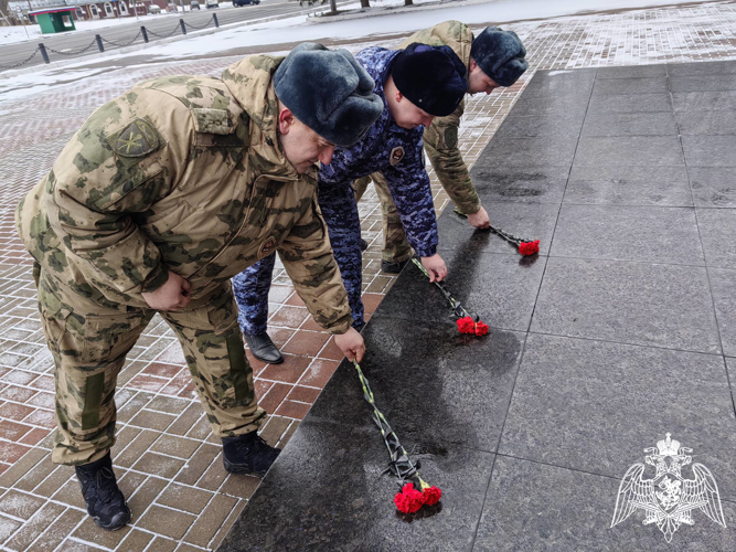 Брянские росгвардейцы почтили память воинов-водителей 