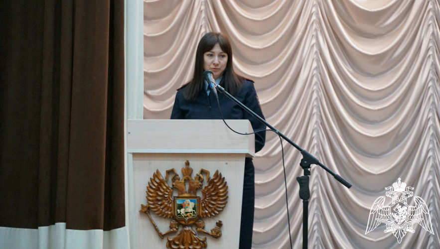 Сотрудница Госавтоинспекции провела встречу с личным составом вневедомственной охраны в Брянске
