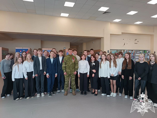 Профориентационные мероприятия проводят росгвардейцы с молодежью в Брянске