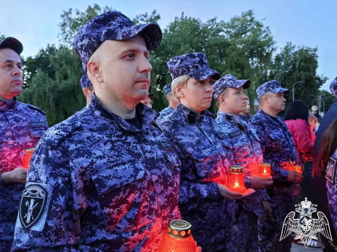 Росгвардейцы приняли участие в ежегодной акции «Свеча памяти» в Брянске