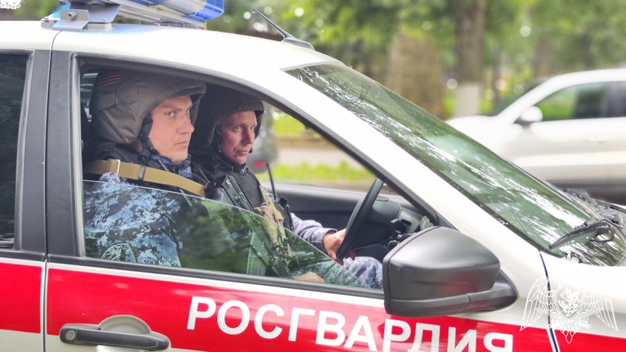 Росгвардейцы задержали юную грабительницу в Брянске