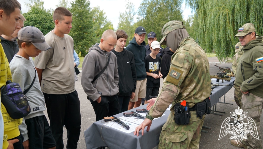 Росгвардейцы провели профилактическую акцию для подростков-«зацеперов» в Брянске