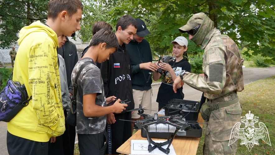 Росгвардейцы провели профилактическую акцию для подростков-«зацеперов» в Брянске
