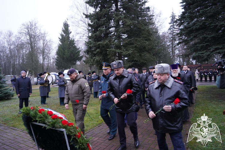 Начальник Управления Росгвардии по Брянской области генерал-майор полиции Иван Ванчугов принял участие в памятных мероприятиях, посвящённых Дню неизвестного солдата.