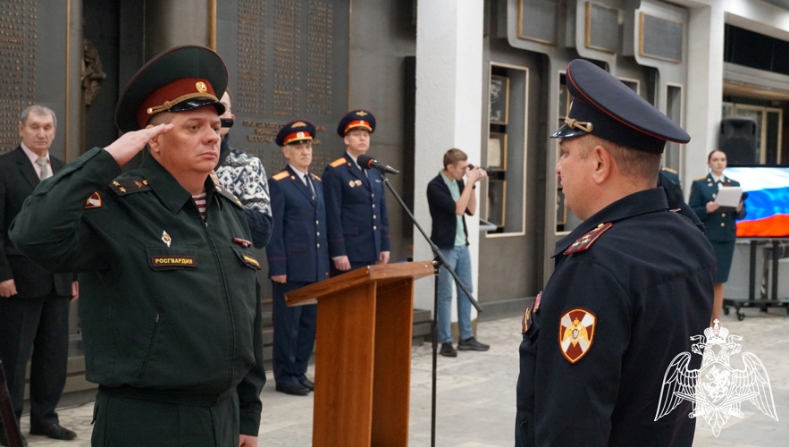 Сотрудники вневедомственной охраны Росгвардии торжественно приняли присягу в Брянске