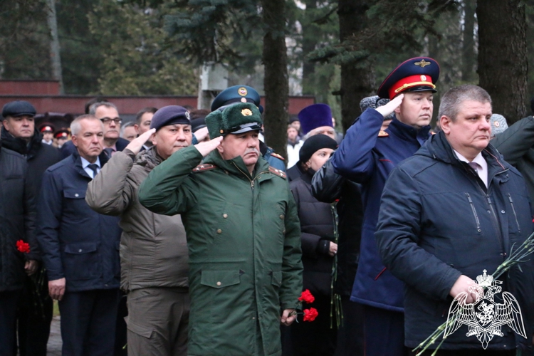 Начальник Управления Росгвардии по Брянской области генерал-майор полиции Иван Ванчугов принял участие в памятных мероприятиях, посвящённых Дню неизвестного солдата.