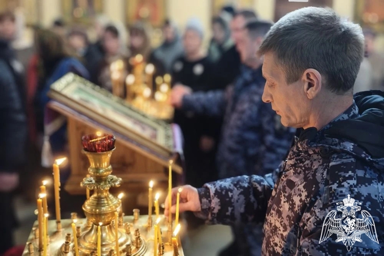 В Брянске росгвардейцы приняли участие в богослужении