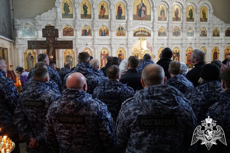 В Брянске росгвардейцы приняли участие в богослужении