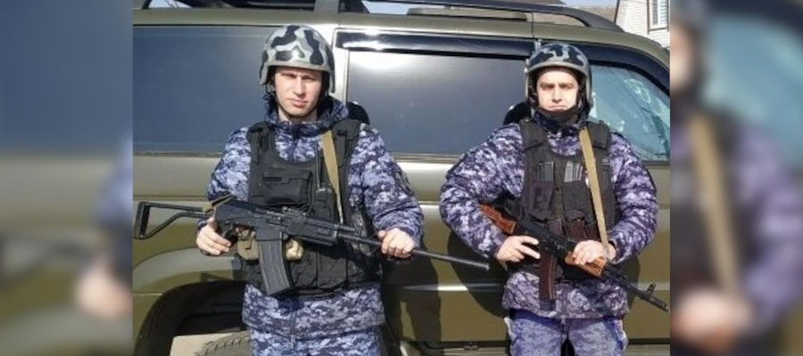 Сотрудники Росгвардии оказали помощь водителю, пострадавшему в результате атаки дрона ВСУ в Брянской области