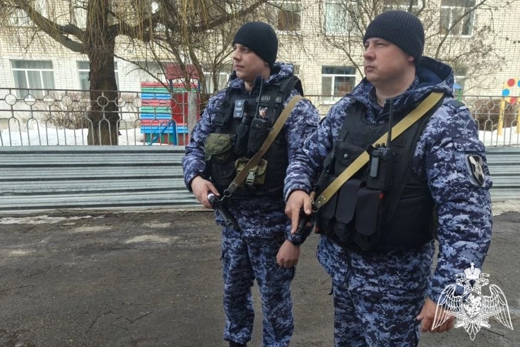 Брянские росгвардейцы по горячим следам задержали карманного вора