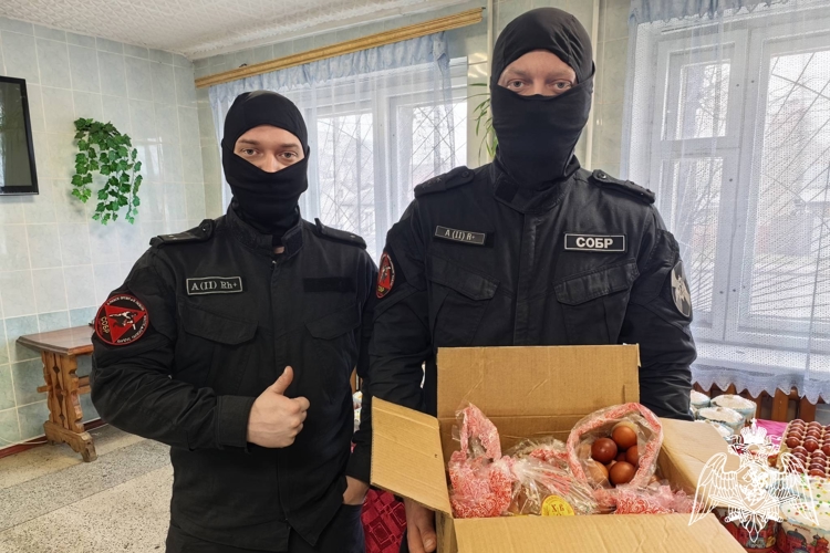 Повара Росгвардии из Брянска испекли пасхальные куличи для бойцов на приграничных территориях