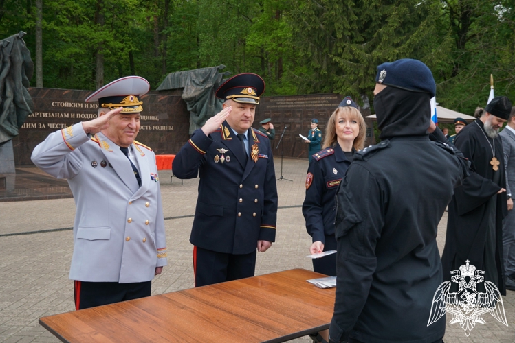 Росгвардейцам вручили государственные награды в Брянске (видео)