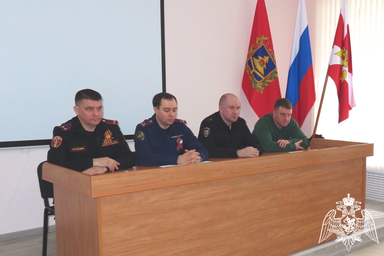 Старший помощник руководителя регионального следственного управления принял участие в правовом занятии с сотрудниками Управления Росгвардии по Брянской области