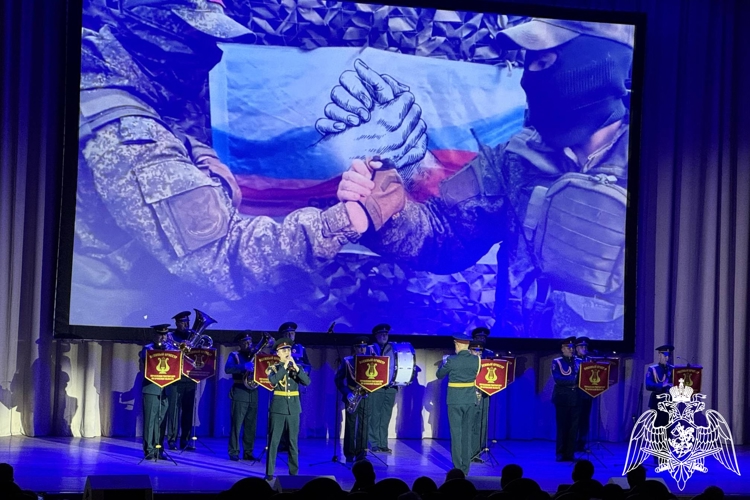 Брянский военный оркестр Росгвардии исполнил патриотические песни на юбилее Кремлёвского полка