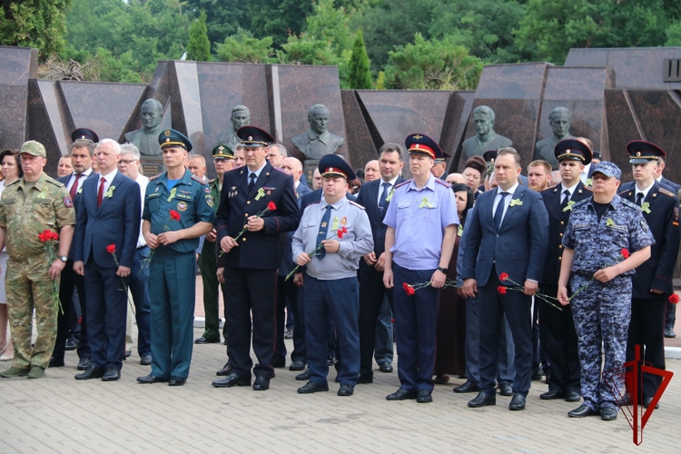 В День партизан и подпольщиков росгвардейцы почтили память героев Великой Отечественной войны в Брянске