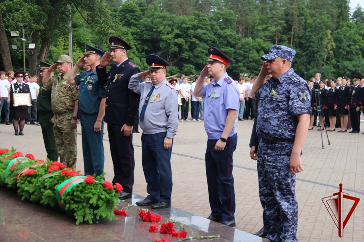 В День партизан и подпольщиков росгвардейцы почтили память героев Великой Отечественной войны в Брянске