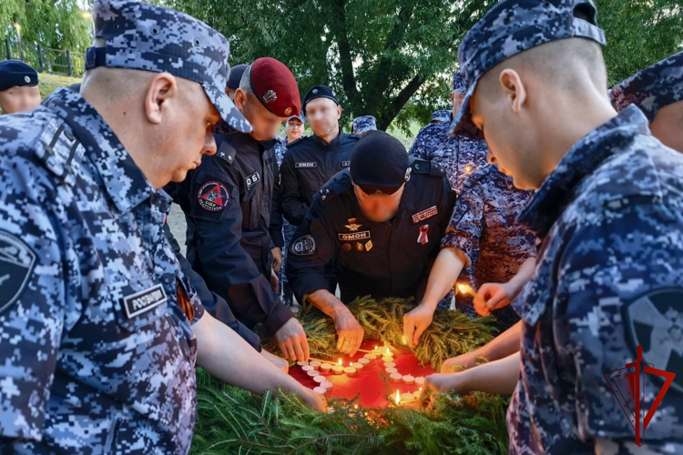 В Брянске росгвардейцы присоединились к акции «Свеча памяти» (видео)