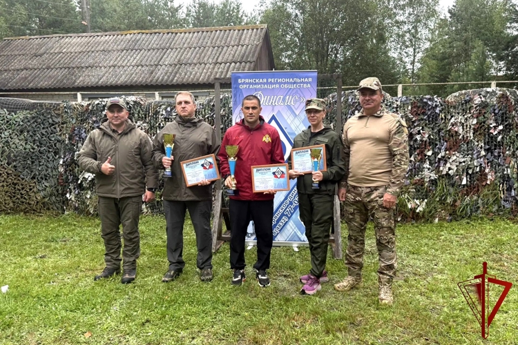 Брянские росгвардейцы завоевали золото на региональном чемпионате по служебному биатлону