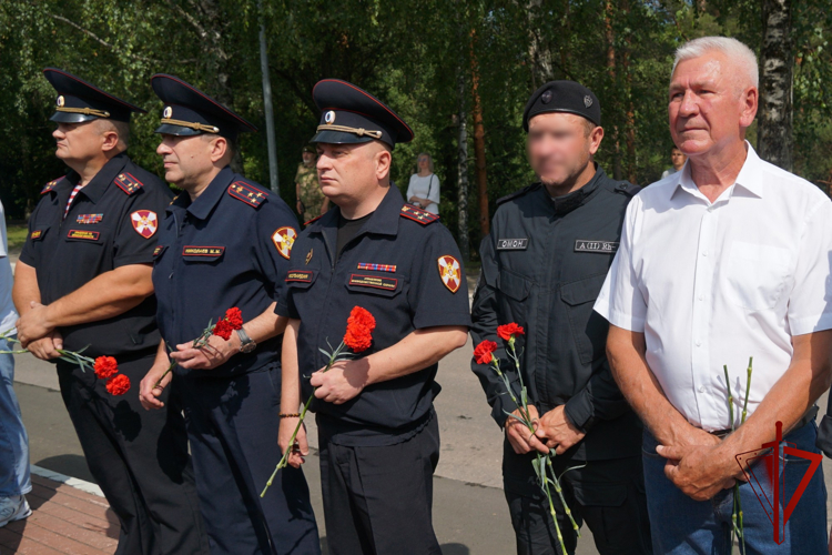 Росгвардейцы почтили память ветеранов боевых действий в Брянске
