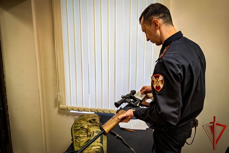 В Брянской области росгвардейцы проверили более 300 владельцев оружия за неделю