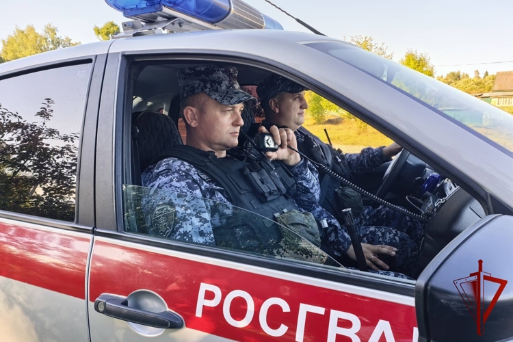 В Брянске росгвардейцы задержали женщину, пытавшуюся расплатиться поддельной купюрой
