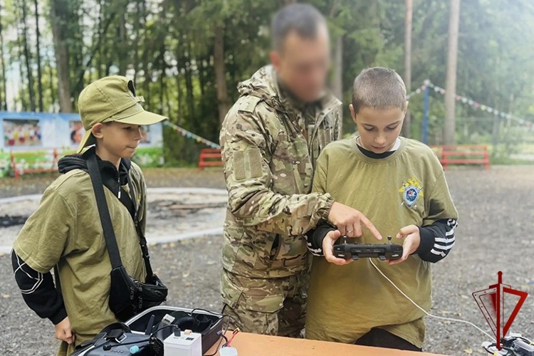 В детском оздоровительном комплексе «Лесной» юные следователи встретились с росгвардейцами