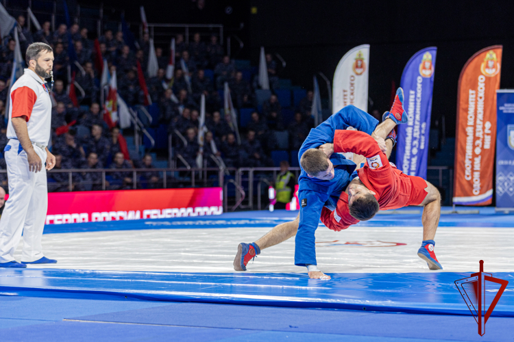 Брянский росгвардеец завоевал «золото» на чемпионате по самбо и боевому самбо на Кубок Героя России генерал-полковника Анатолия Романова 