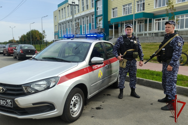 Брянские росгвардейцы обеспечили безопасность в День знаний