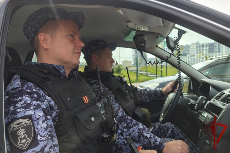 В минувшие выходные в Брянске сотрудники Росгвардии задержали двух человек, подозреваемых в совершении преступлений